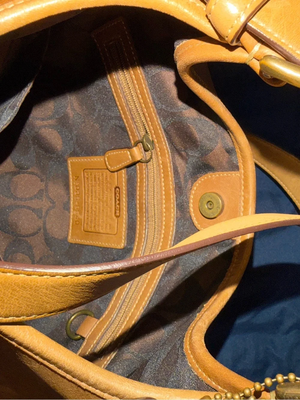 Coach Women's Leather crossbody Bag in tan. Style 9540 - Picture 9 of 11